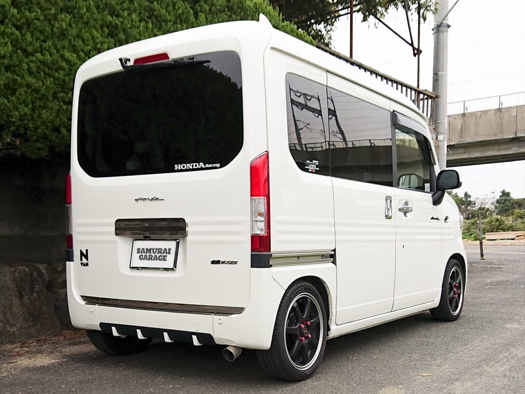 シルバーパーツで統一感『ホンダ N-VAN』 | サムライガレージ